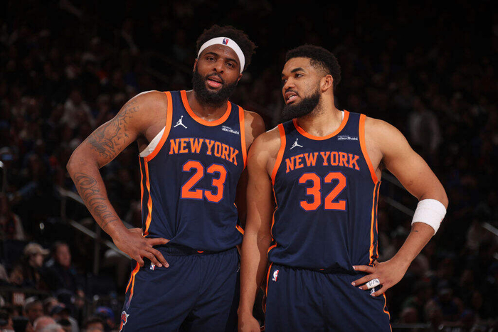 包含NBA常规赛赛前走向成谜，纽约尼克斯单刀错失，信心回归，轮换策略成焦点的词条