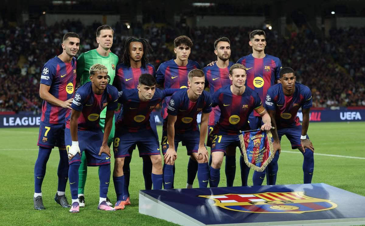 关于欧联转会期再迎强敌，巴塞罗那更衣室发声，主帅态度：管理层满意，轮换策略成焦点的信息